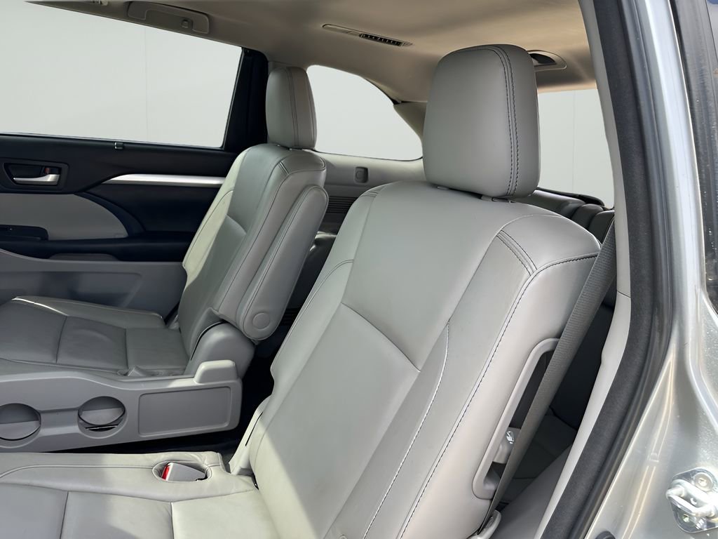 Used 2018 Toyota Highlander XLE image 27