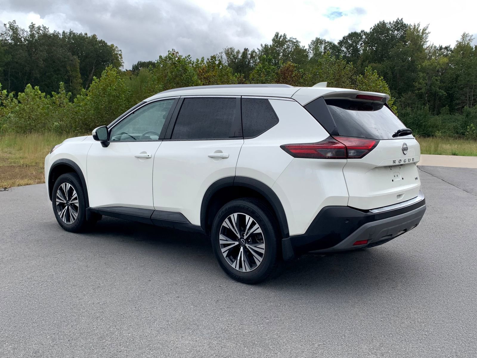 Used 2022 Nissan Rogue SV w/ SV Premium Package image 5