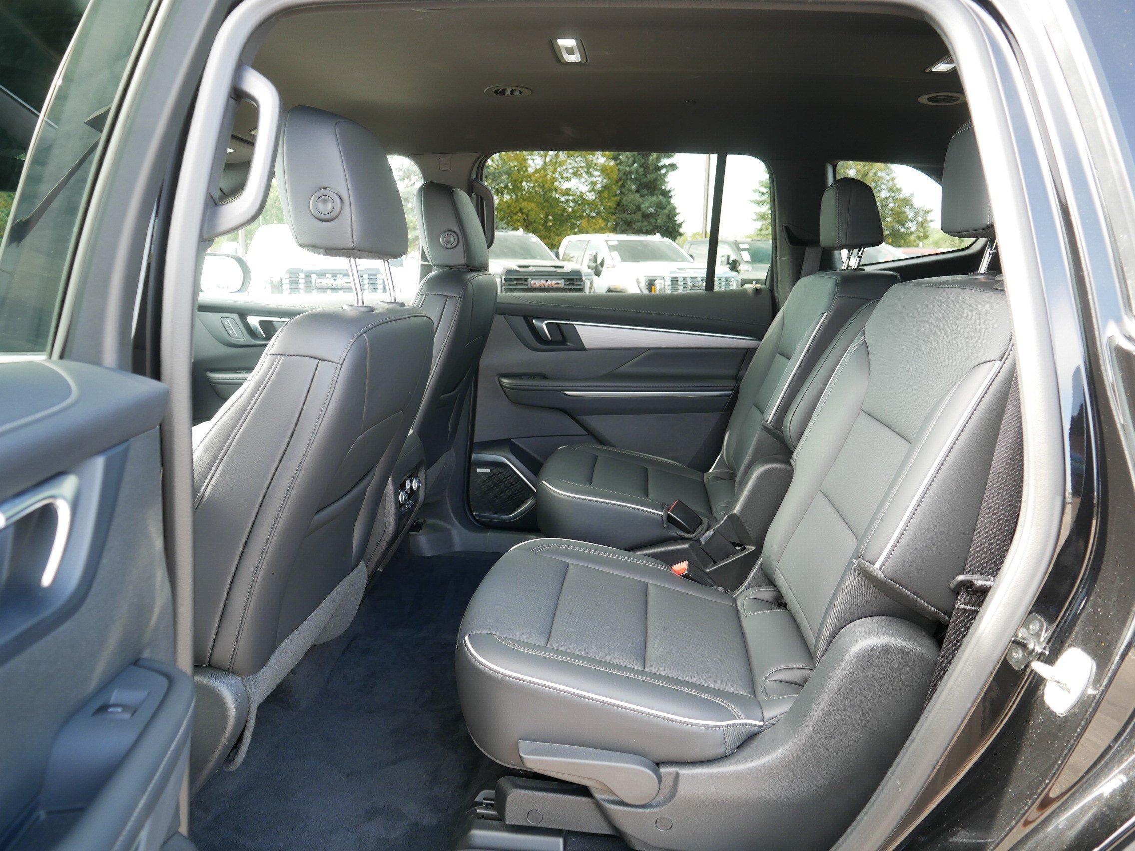 Used 2025 Buick Enclave Preferred AWD/4WD image 35