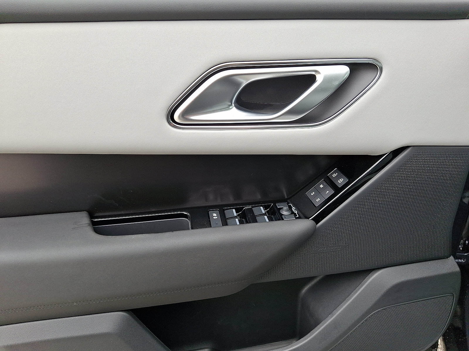 New 2026 Land Rover Range Rover Velar Dynamic SE AWD/4WD image 5