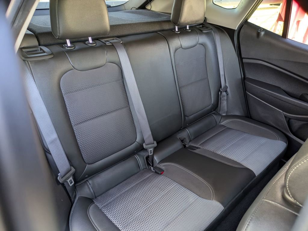 Used 2025 Chevrolet Trax LT w/ LT Convenience Package image 27