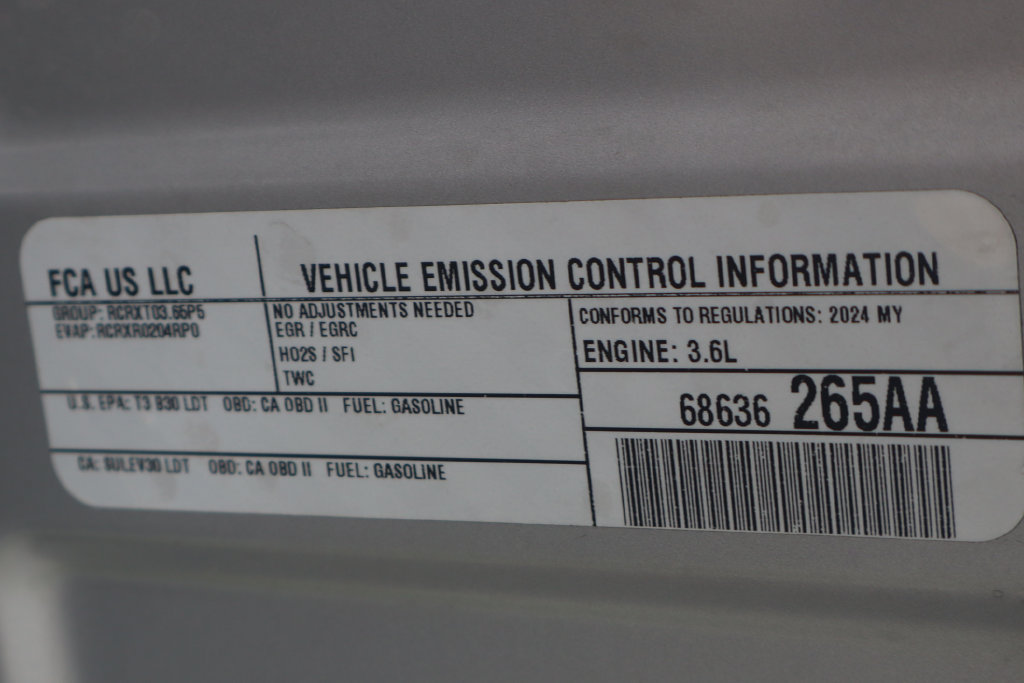 Used 2024 Jeep Grand Cherokee Altitude RWD image 12