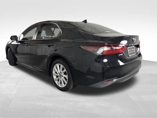 Used 2022 Toyota Camry LE image 5