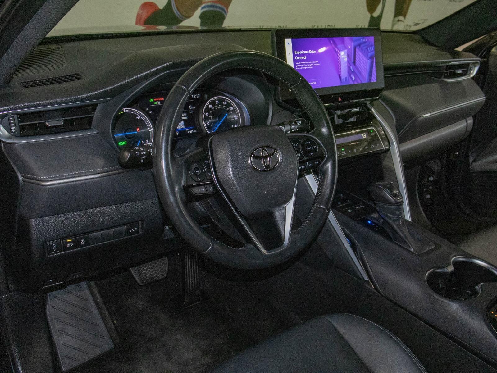 Used 2023 Toyota Venza XLE image 5