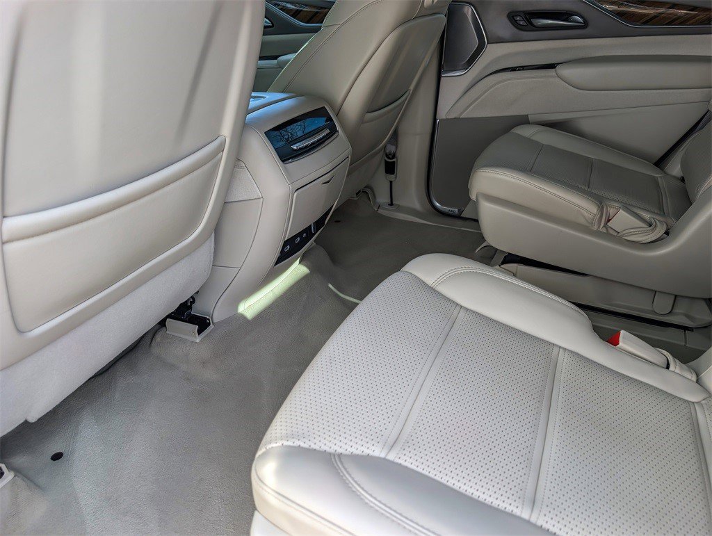 Certified 2022 Cadillac Escalade Premium Luxury Platinum image 15