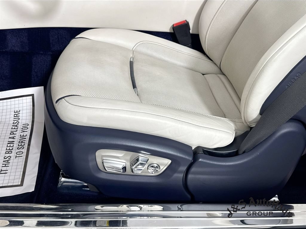 Used 2017 Rolls-Royce Dawn RWD image 26