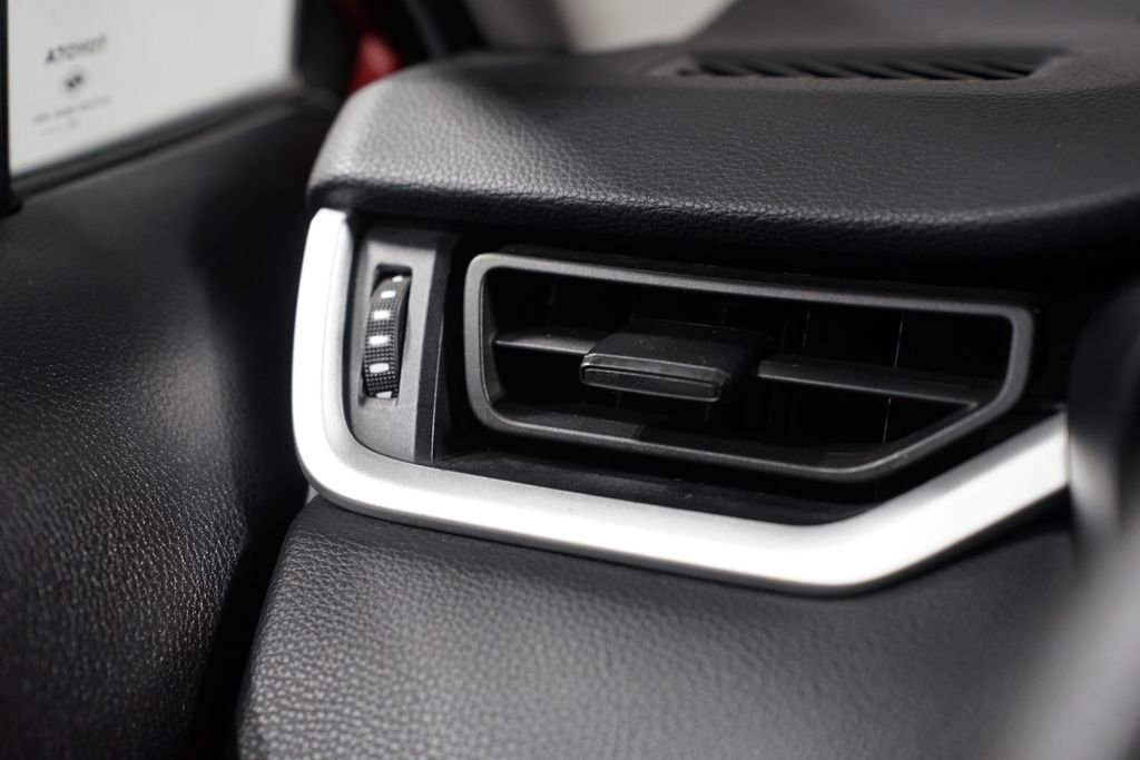 Used 2022 Toyota RAV4 LE image 23