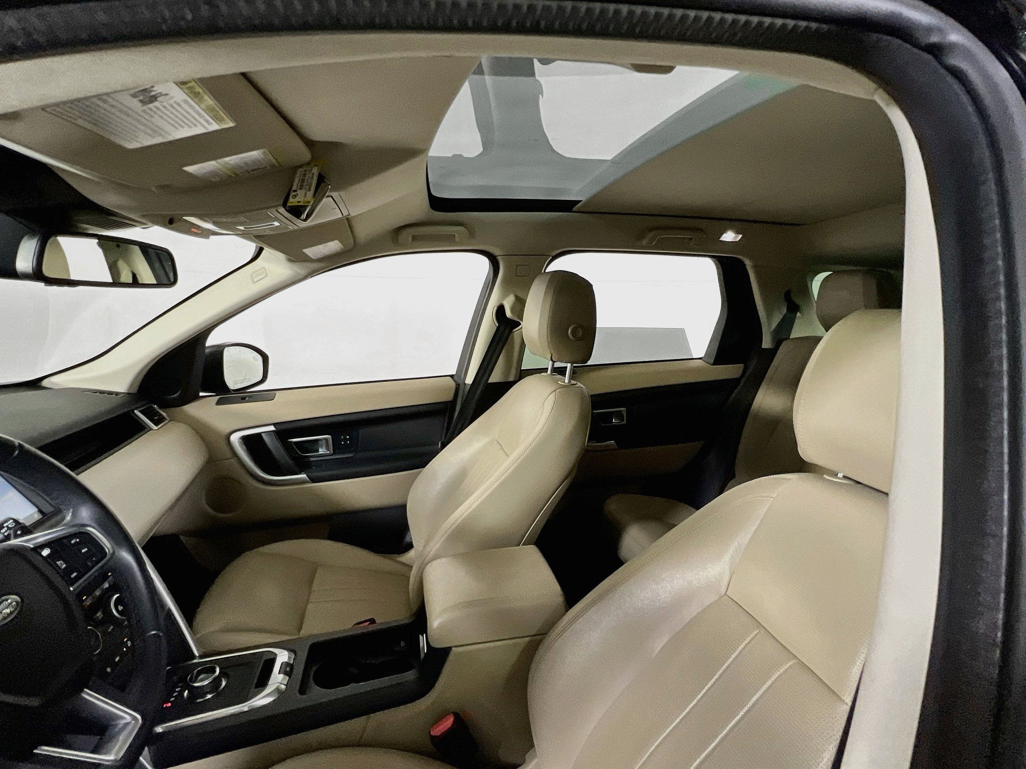 Used 2019 Land Rover Discovery Sport HSE AWD/4WD image 22
