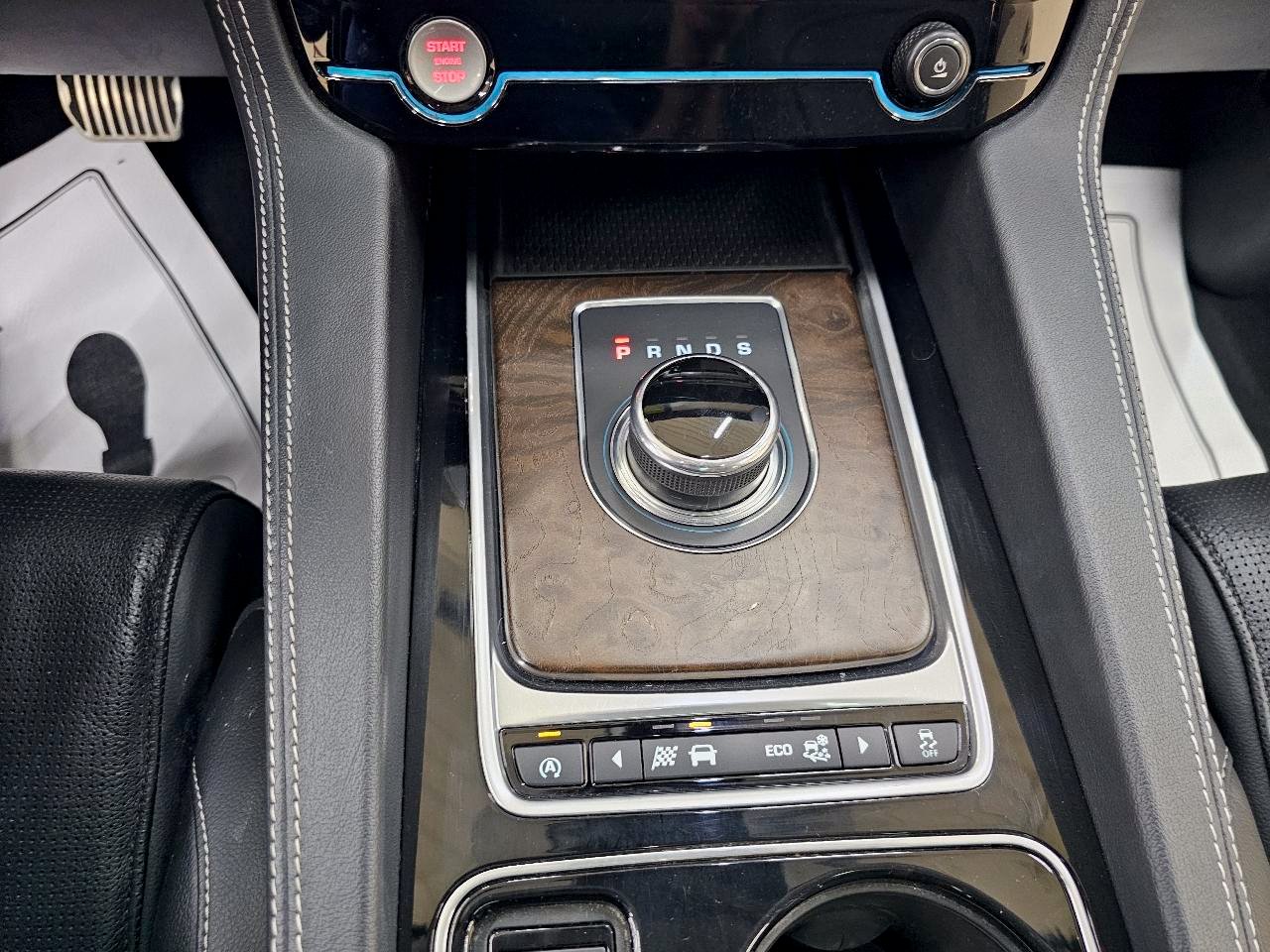 Used 2017 Jaguar F-PACE S AWD/4WD image 34
