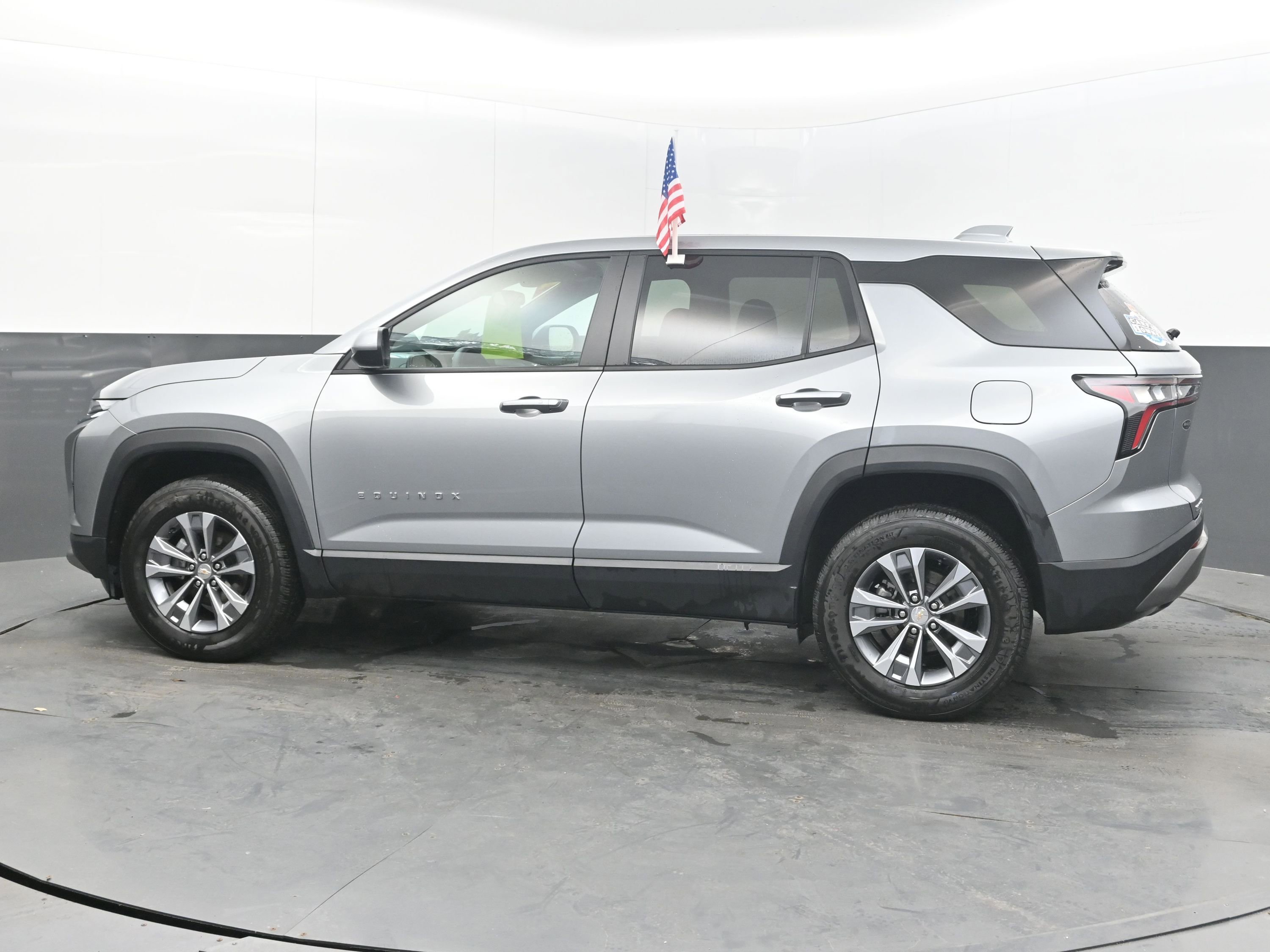 Used 2025 Chevrolet Equinox LT FWD image 7