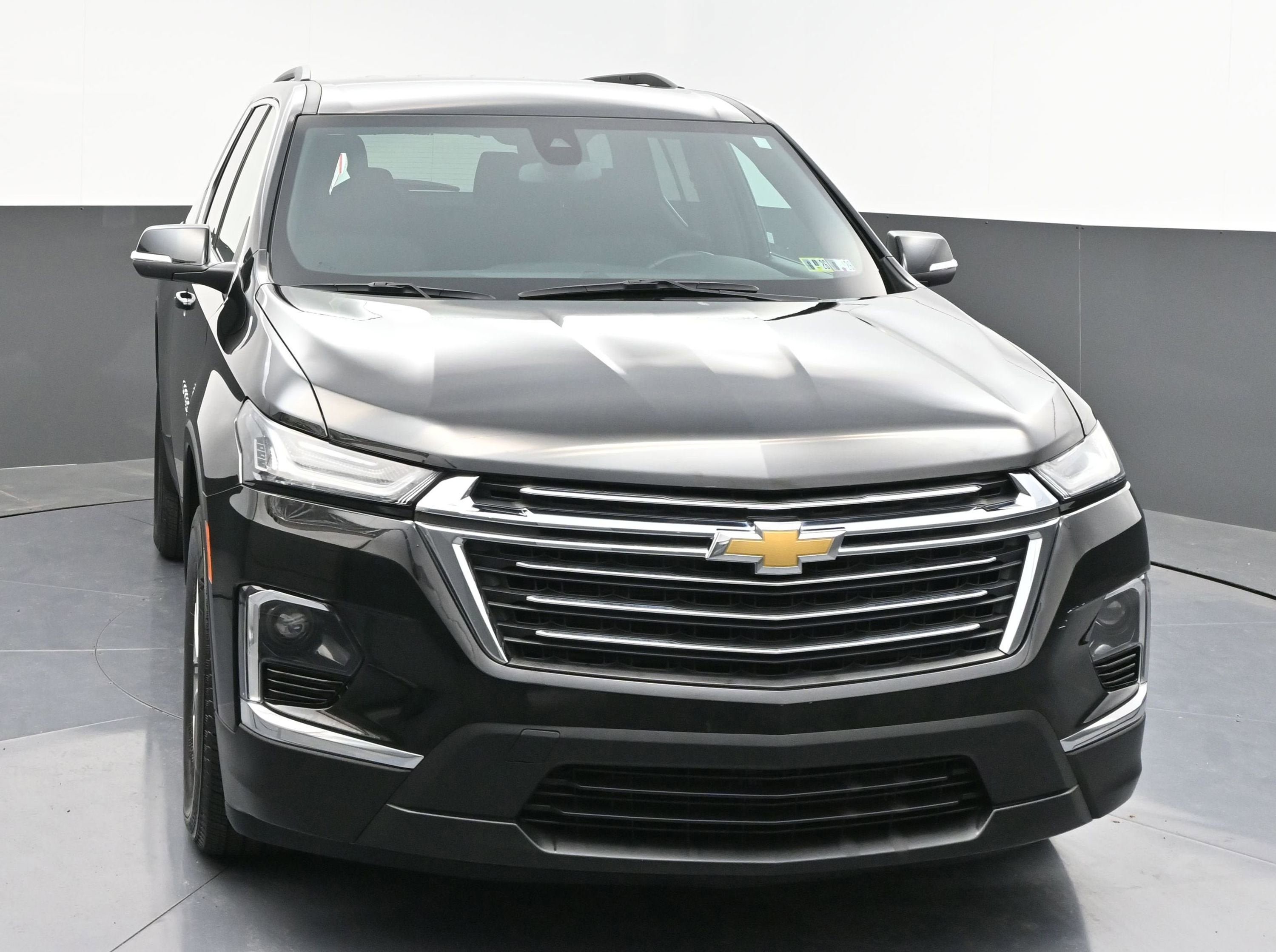 Used 2023 Chevrolet Traverse LT AWD/4WD image 2