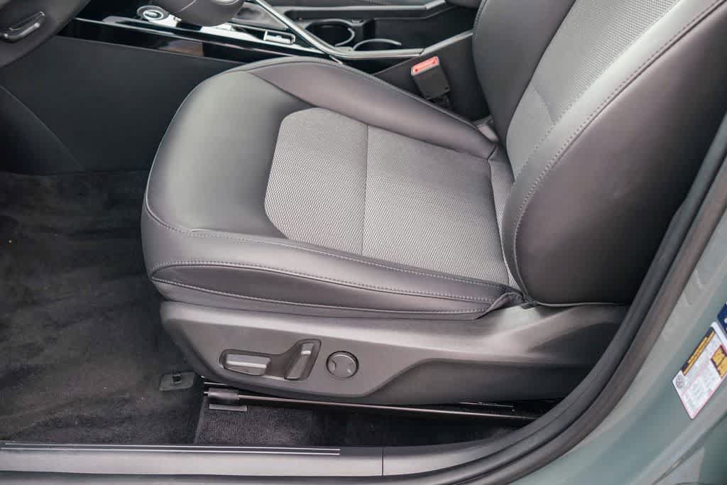 Certified 2025 Kia Niro EX FWD image 20