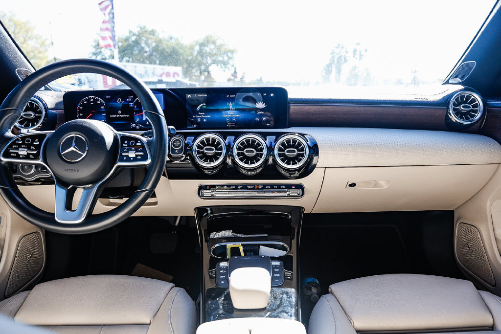 Used 2021 Mercedes-Benz CLA 250 image 10