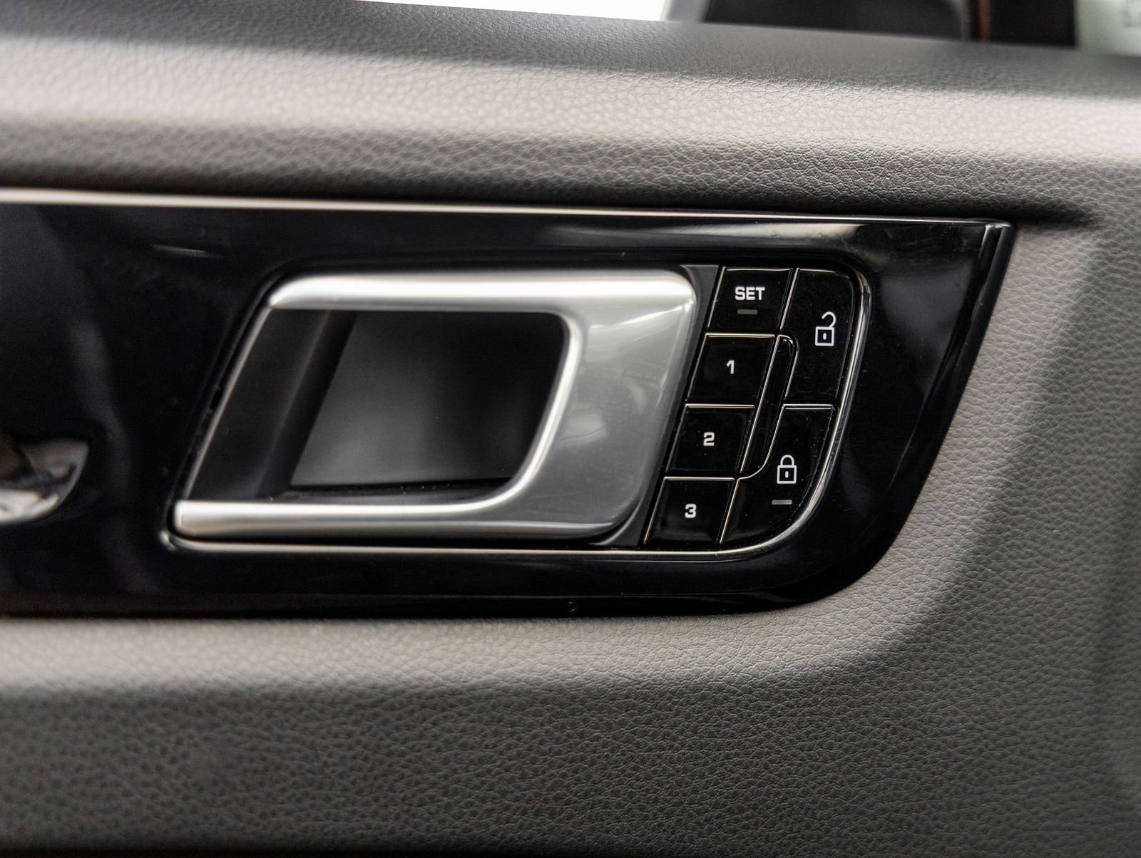 Used 2021 Porsche Cayenne AWD/4WD image 23