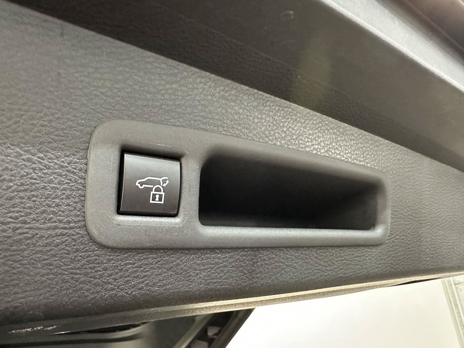 Used 2026 Toyota Sienna XSE AWD/4WD image 32