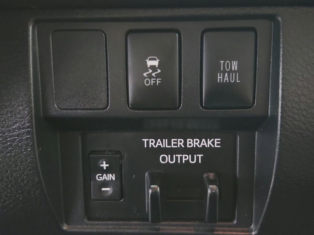 Used 2018 Toyota Tundra SR5 w/ TRD Off Road Package image 33