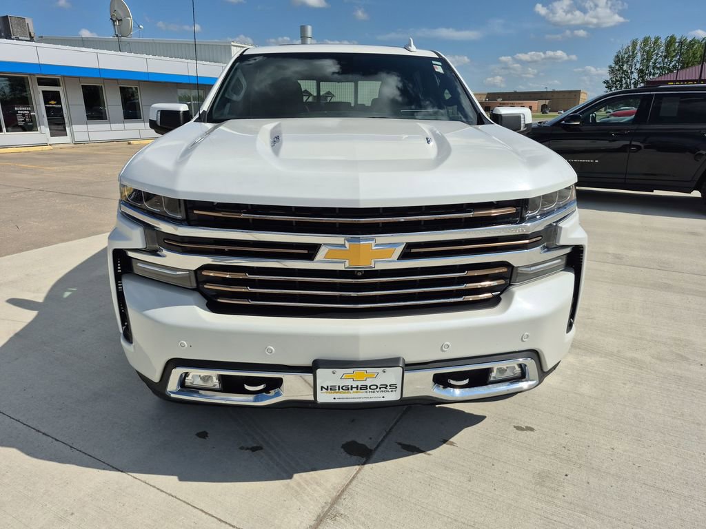 Used 2019 Chevrolet Silverado 1500 High Country w/ Technology Package AWD/4WD image 8