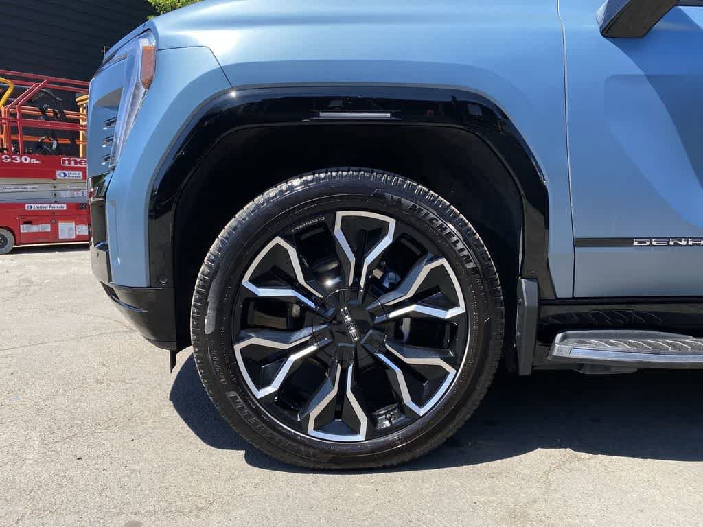 Used 2025 GMC Sierra EV Denali AWD/4WD image 11