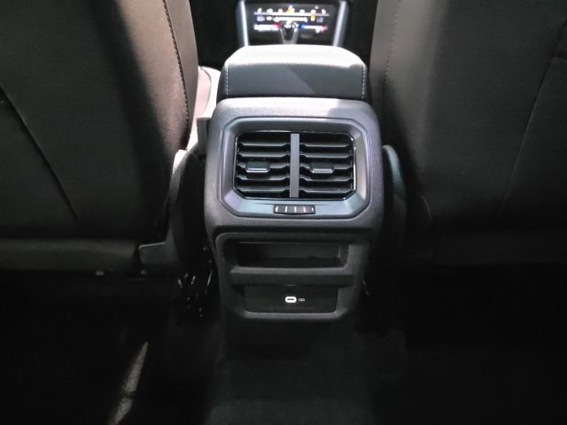 Used 2025 Volkswagen Taos SE image 29