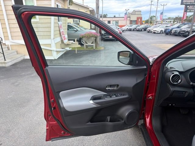 Used 2023 Nissan Kicks SR w/ SR Premium Package FWD image 18