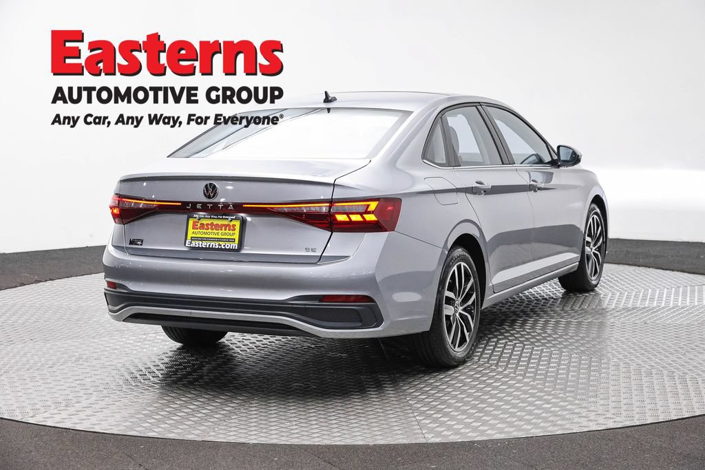 Used 2025 Volkswagen Jetta SE FWD image 5