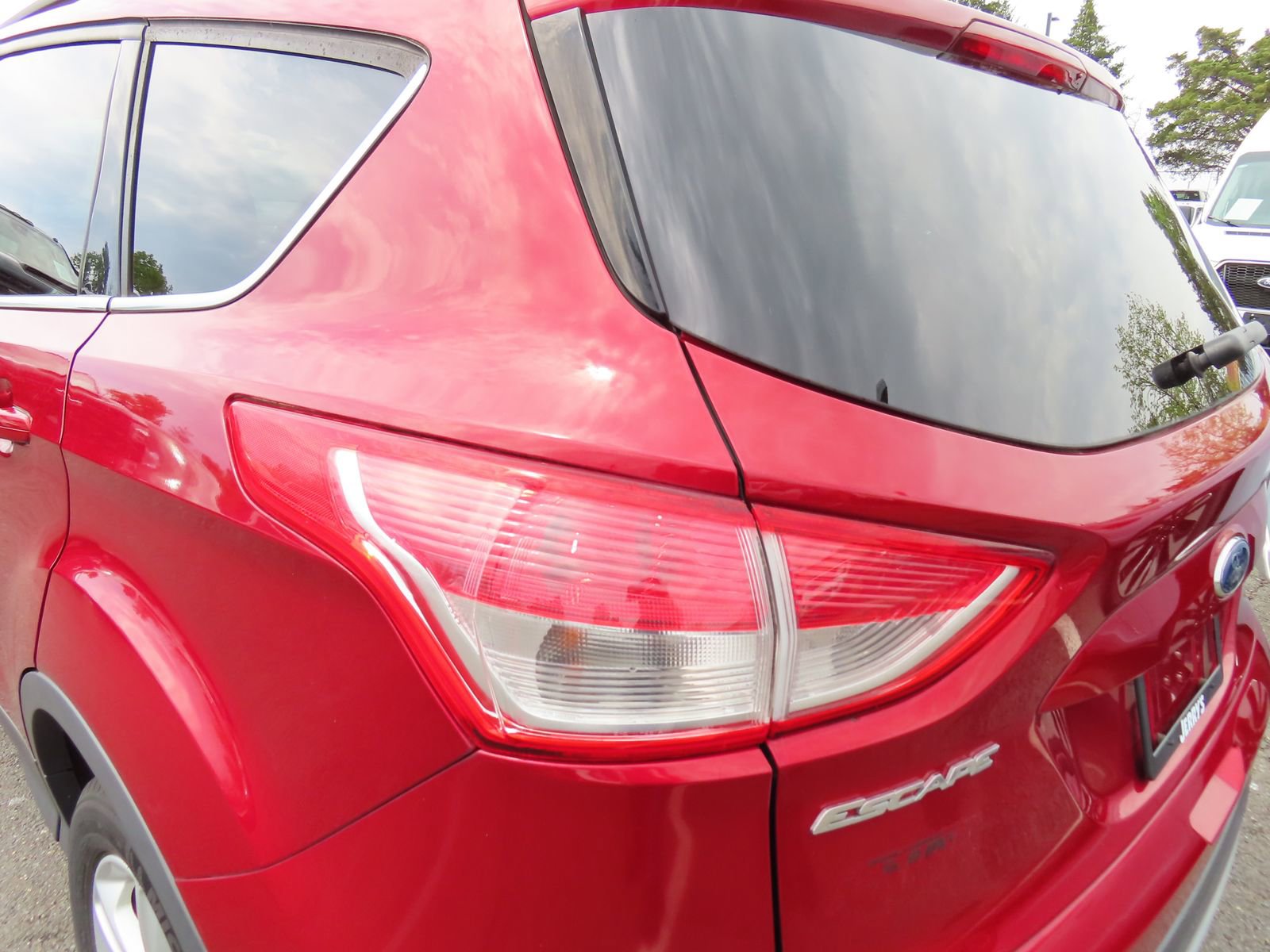 Used 2016 Ford Escape SE w/ Equipment Group 201A image 8