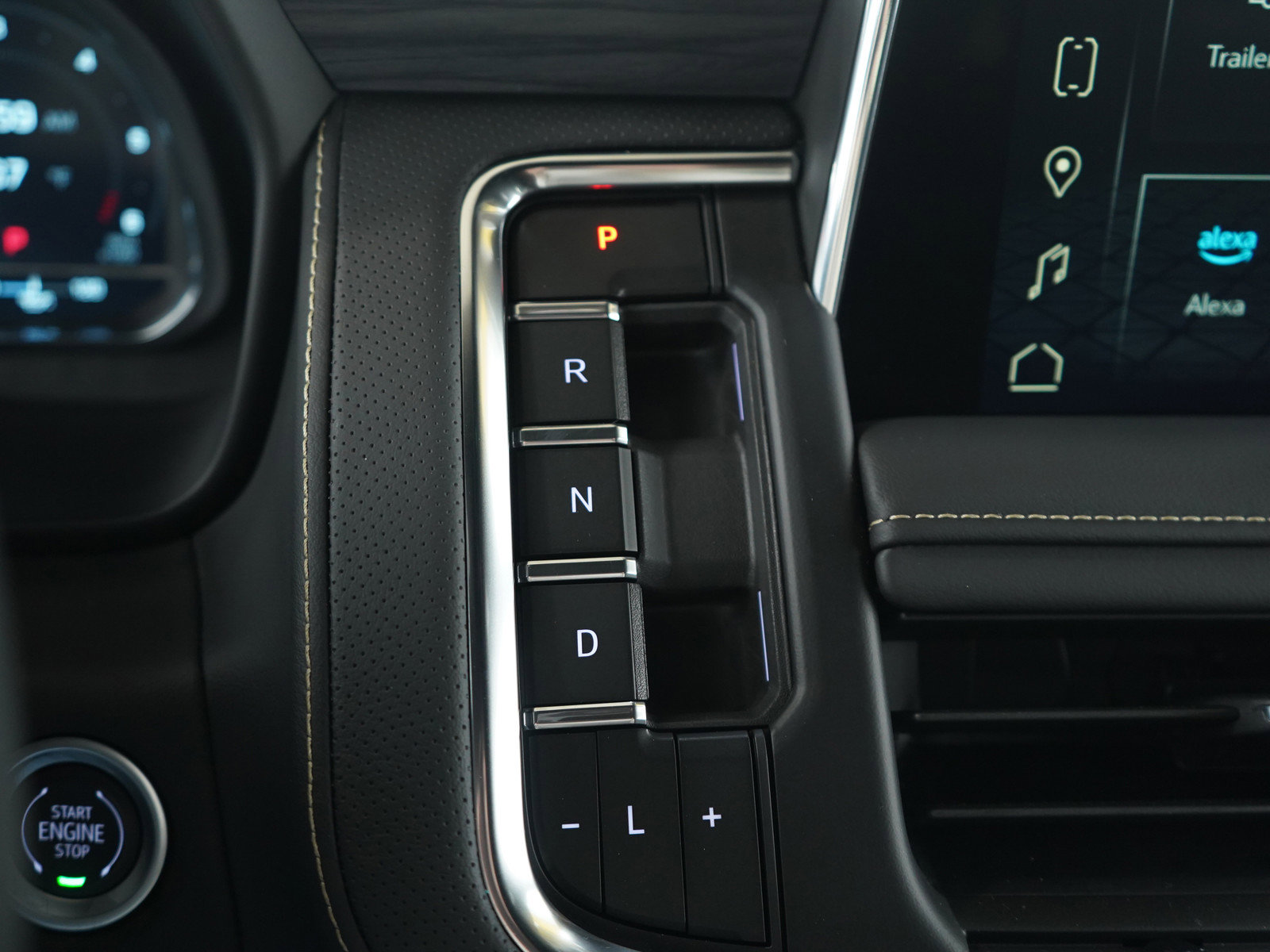 Used 2024 GMC Yukon SLT w/ SLT Luxury Package image 26