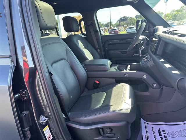 Used 2023 Land Rover Defender 110 V8 AWD/4WD image 31