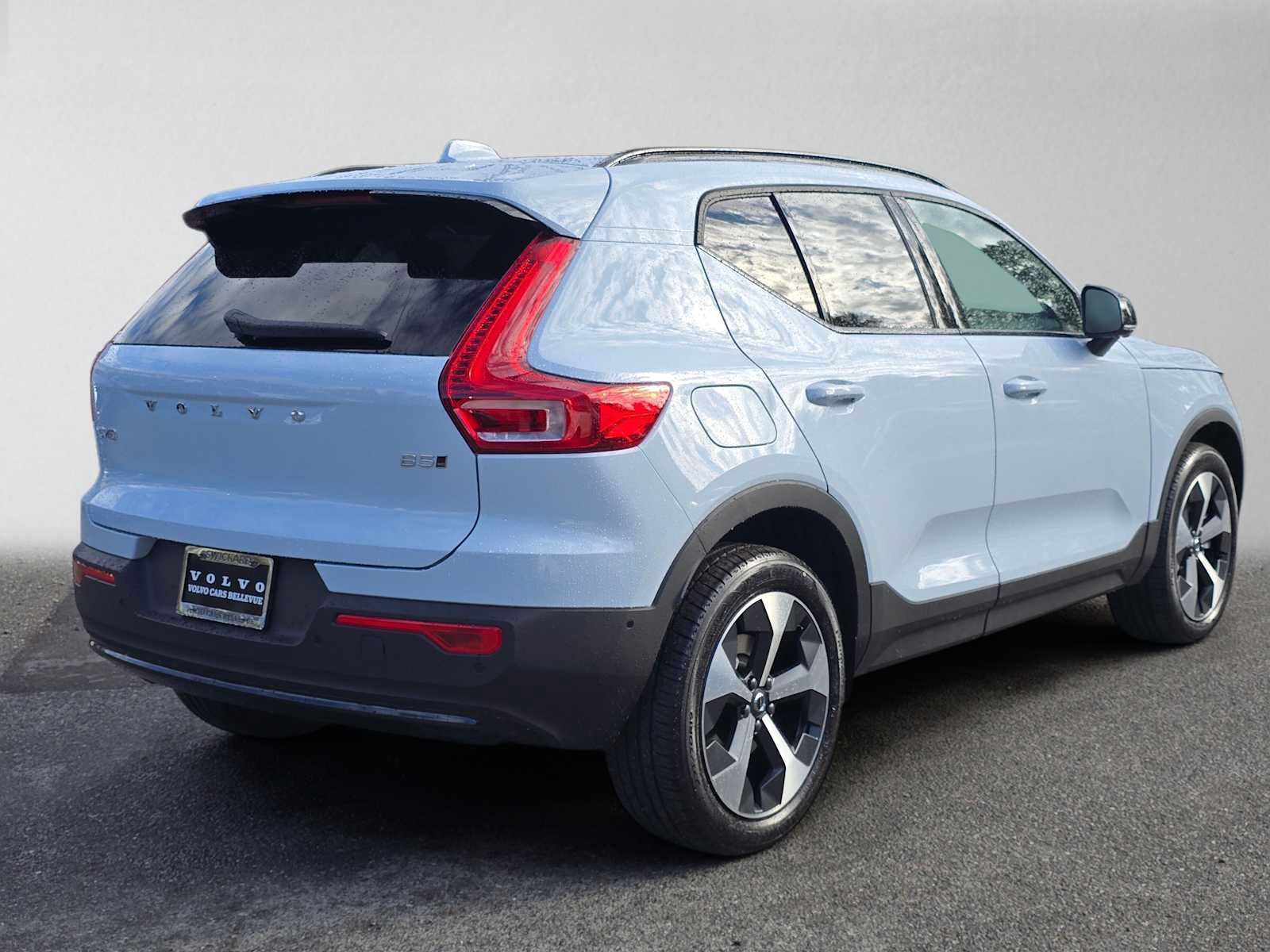 New 2026 Volvo XC40 B5 Plus w/ Protection Package Premier AWD/4WD image 3