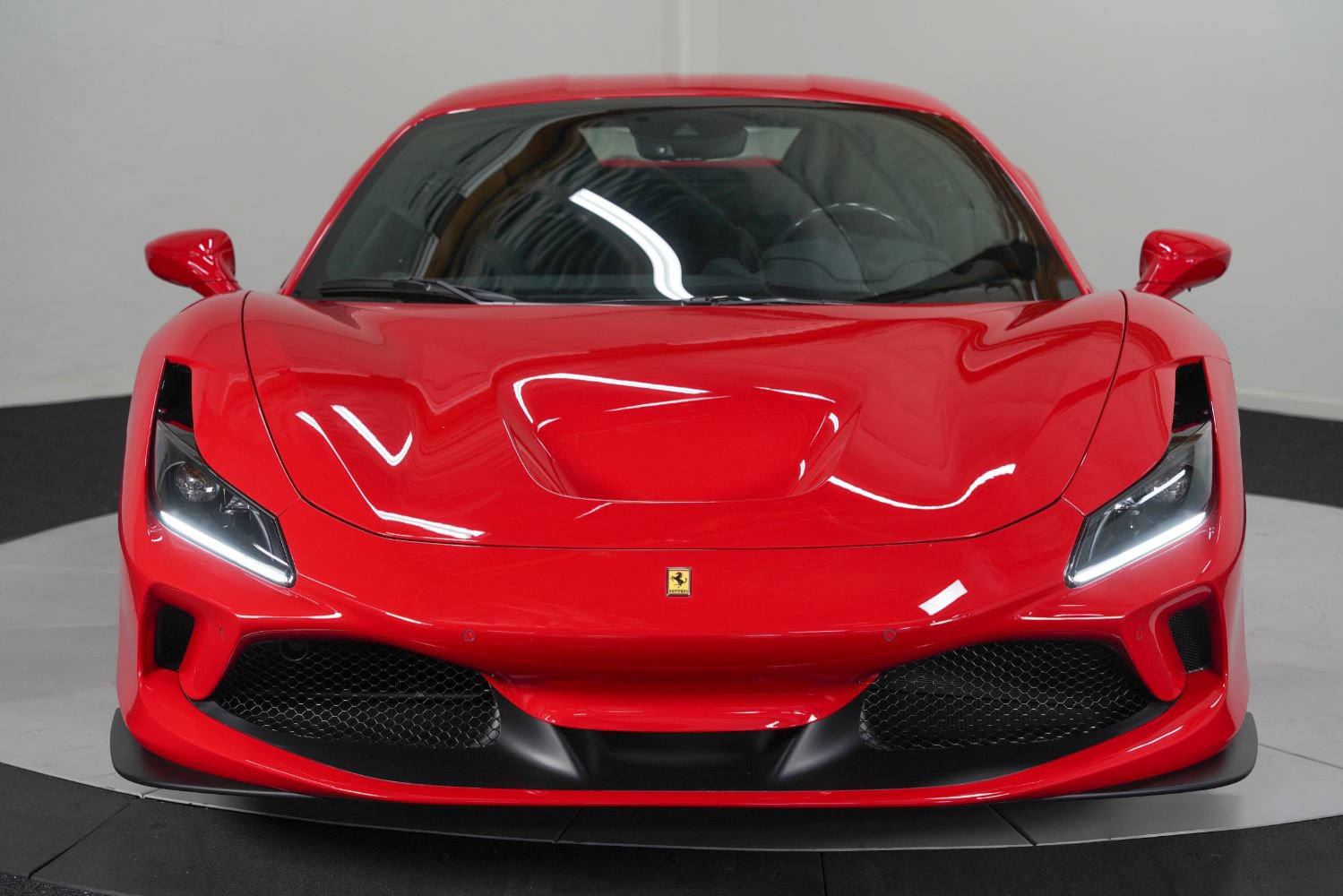 Used 2022 Ferrari F8 Tributo RWD image 9