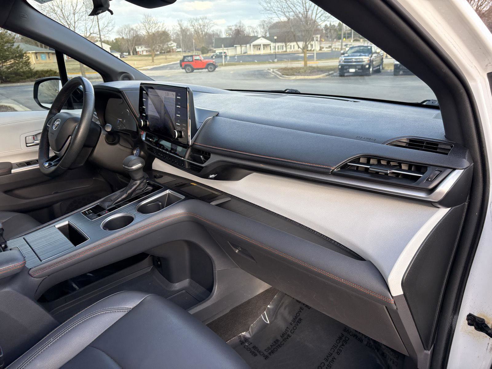 Used 2021 Toyota Sienna XSE image 21