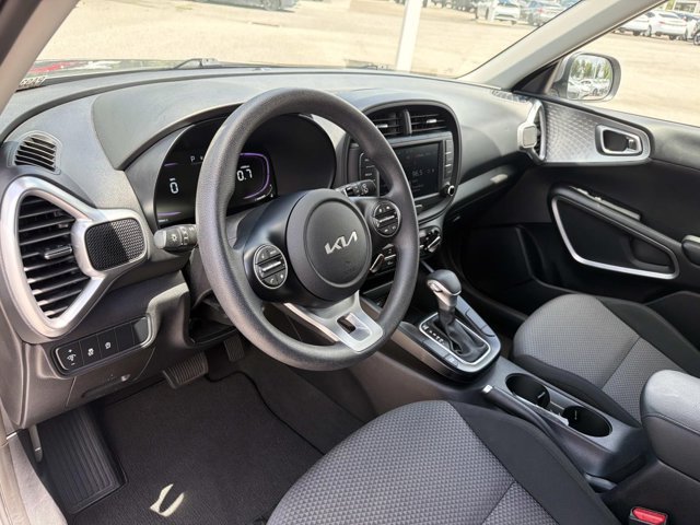 Used 2025 Kia Soul LX w/ LX Technology Package FWD image 11