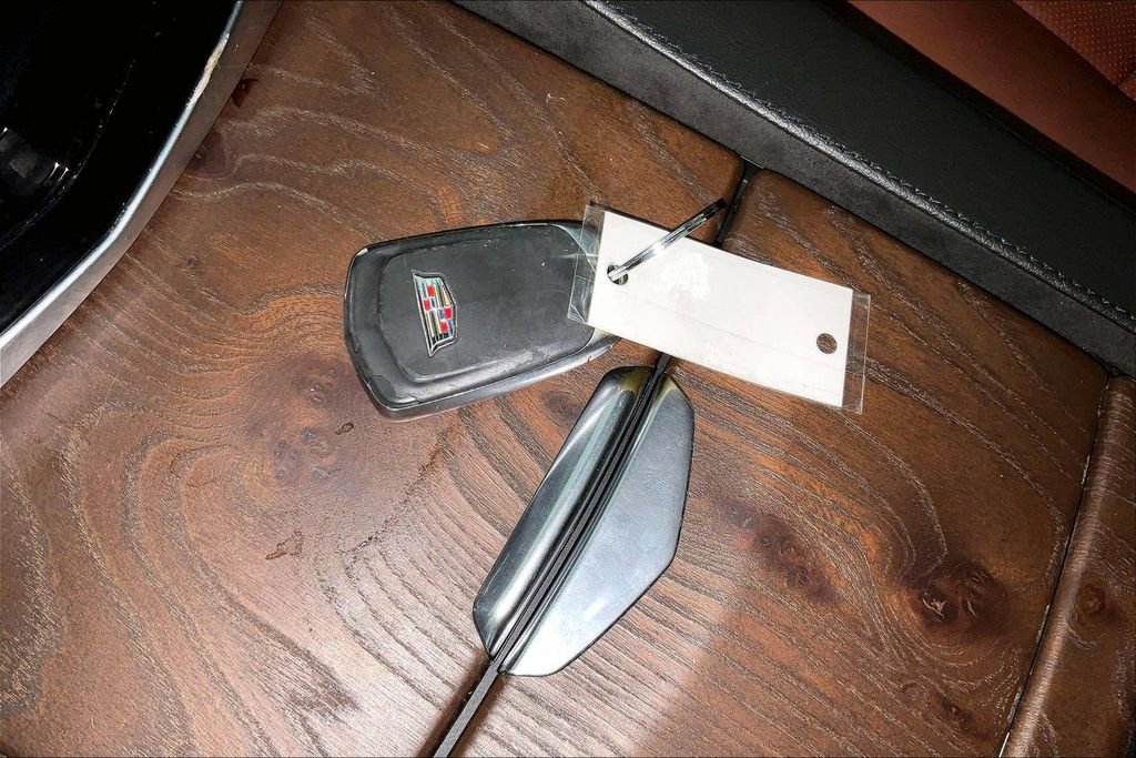 Used 2017 Cadillac Escalade Premium Luxury image 14