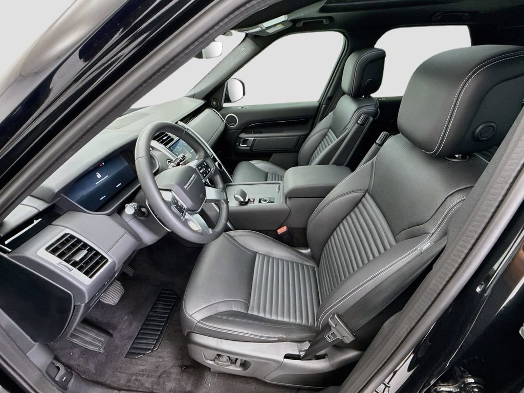 Certified 2025 Land Rover Discovery S AWD/4WD image 18