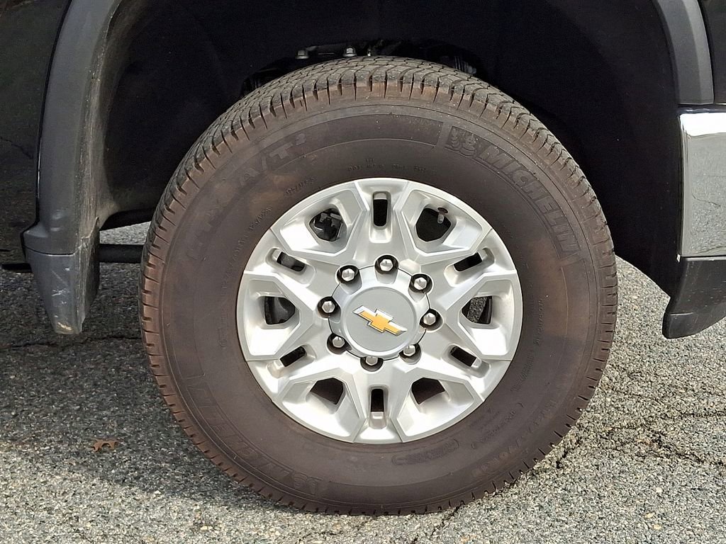 Used 2025 Chevrolet Silverado 2500 LT image 8