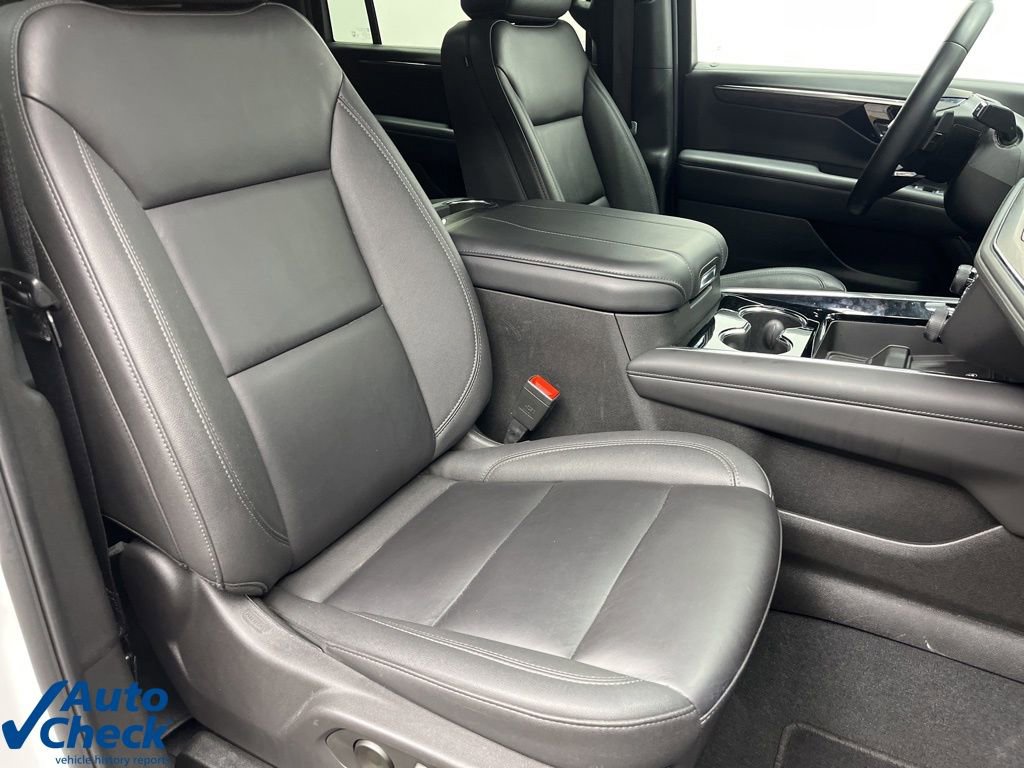 Used 2025 Chevrolet Suburban Z71 image 24