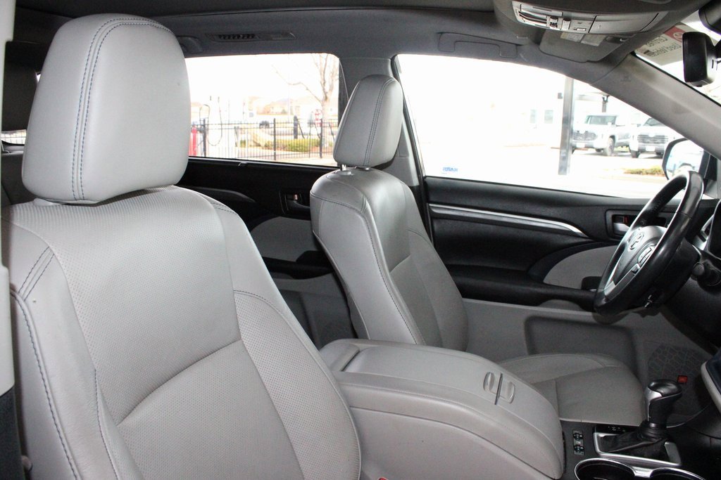 Certified 2018 Toyota Highlander Limited Platinum image 42