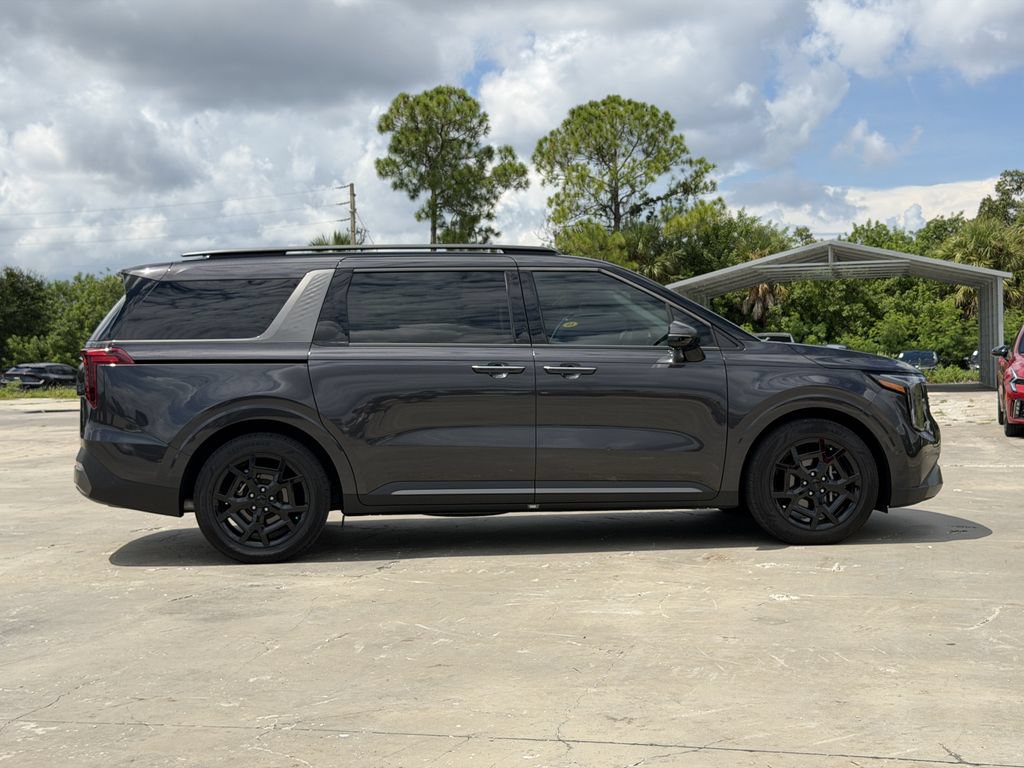 Certified 2026 Kia Carnival SX Prestige FWD image 3