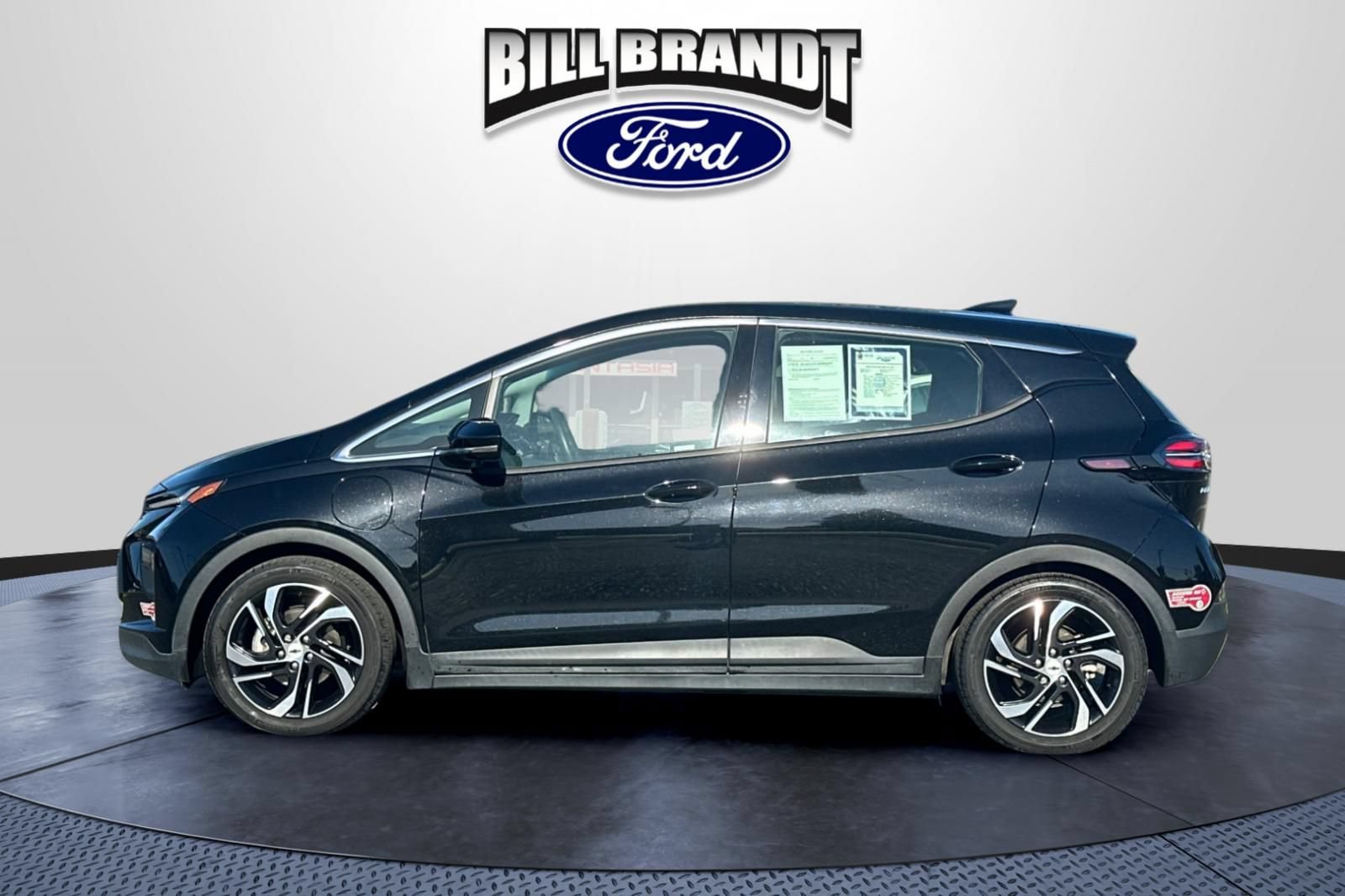 Used 2023 Chevrolet Bolt LT w/ Infotainment Package FWD image 6
