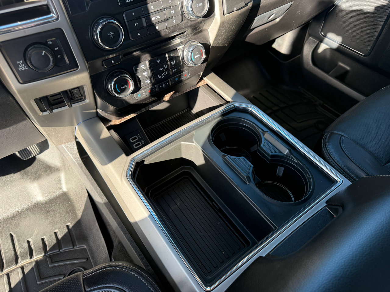 Used 2017 Ford F250 Lariat w/ Lariat Ultimate Package image 21