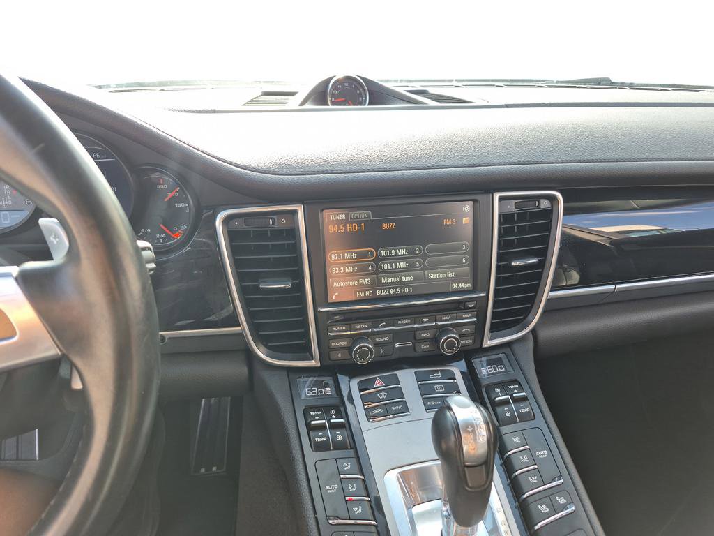 Used 2016 Porsche Panamera S image 22