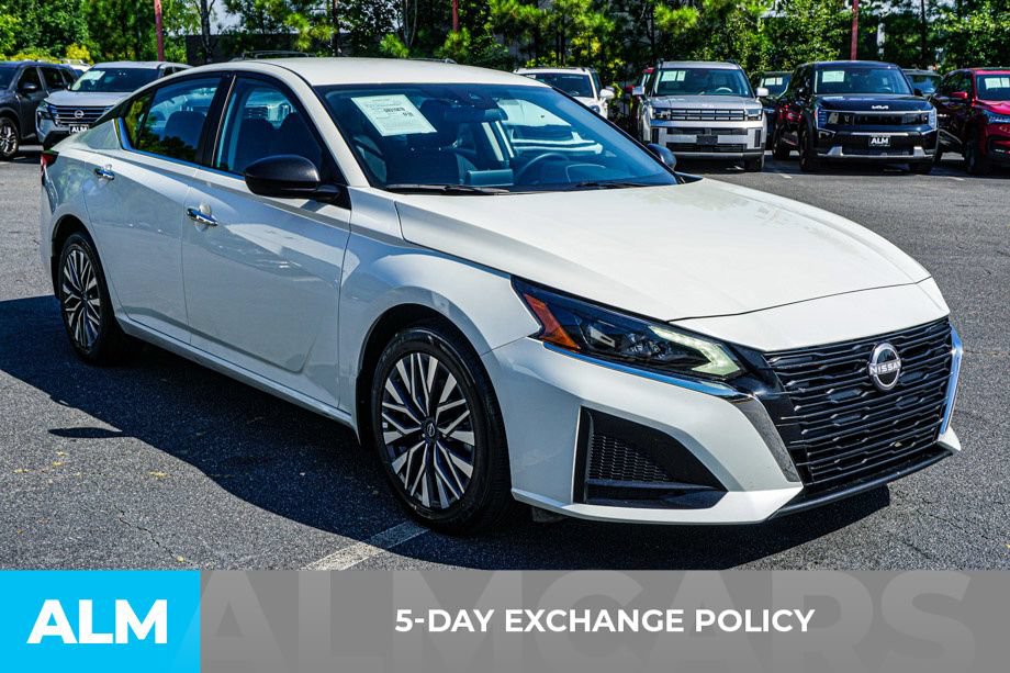 Used 2025 Nissan Altima 2.5 SV FWD image 3