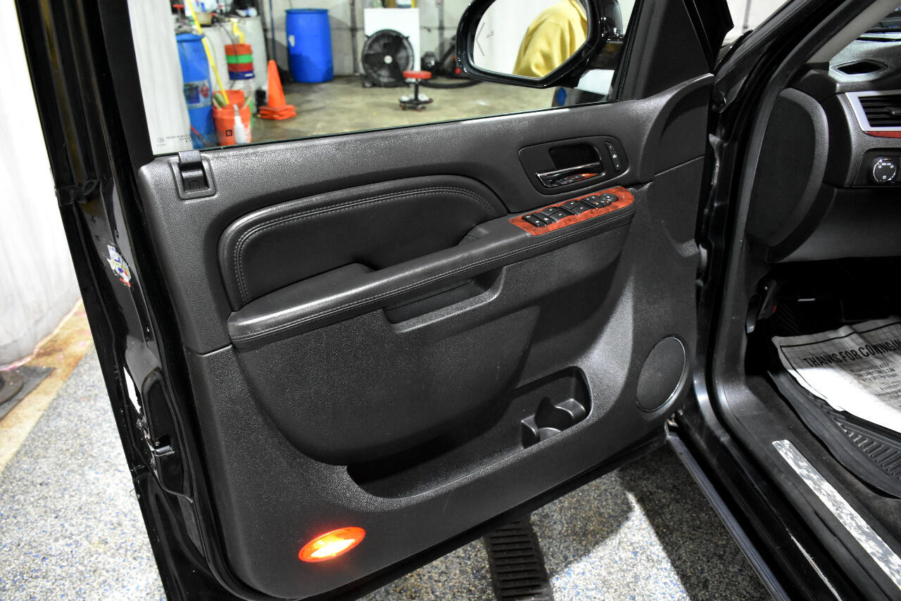 Used 2010 Cadillac Escalade ESV Premium image 34