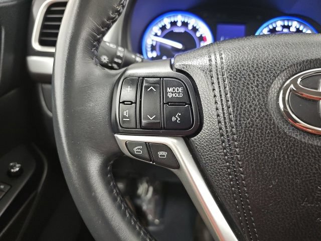 Used 2016 Toyota Highlander XLE AWD/4WD image 18