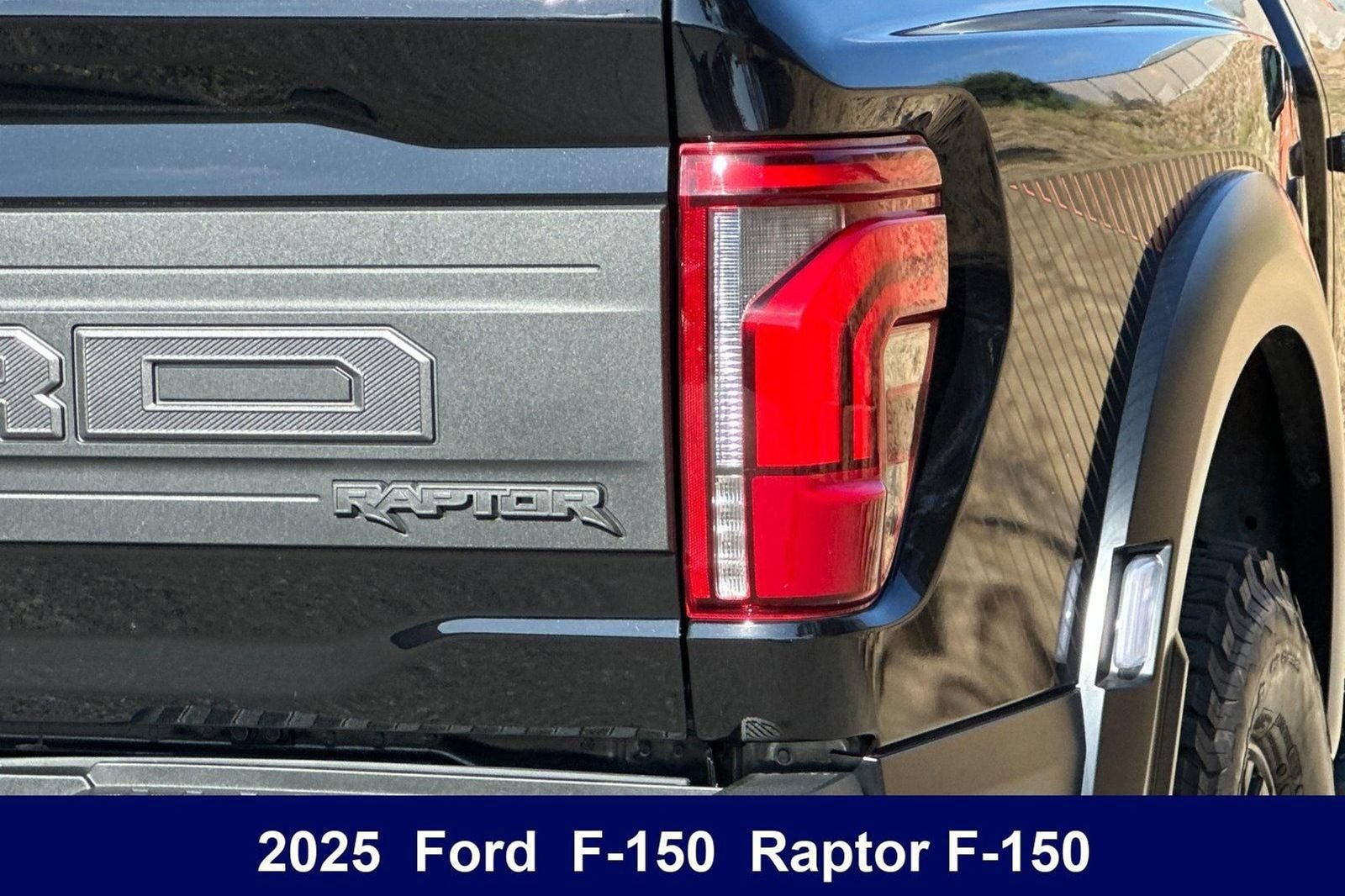 Used 2025 Ford F150 Raptor AWD/4WD image 40