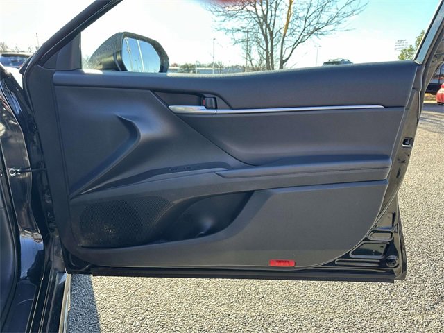 Used 2022 Toyota Camry SE image 8