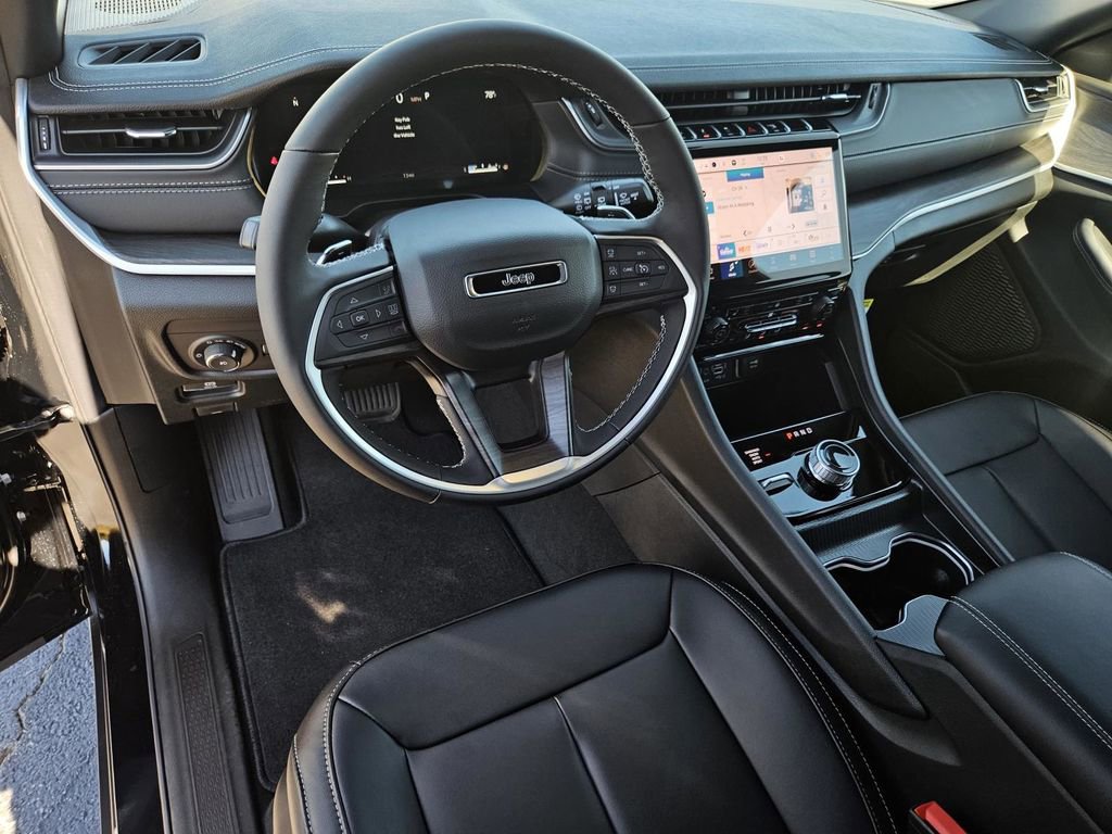 New 2025 Jeep Grand Cherokee Limited w/ Black Appearance Package image 28