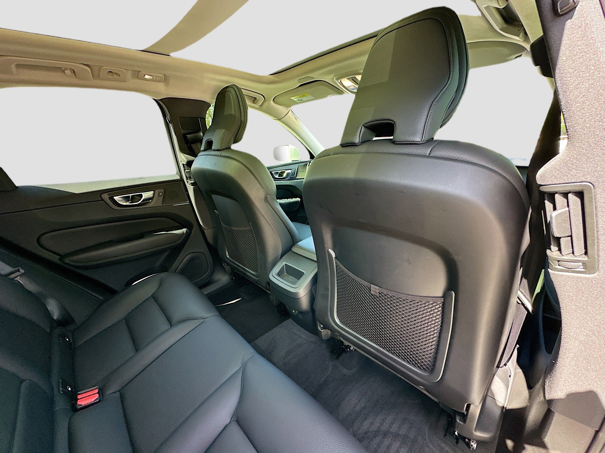 Used 2023 Volvo XC60 B5 Plus w/ Protection Package Premier image 30