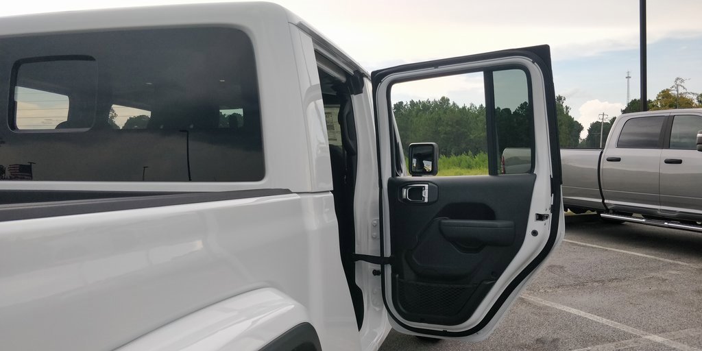 New 2025 Jeep Gladiator Sport image 48