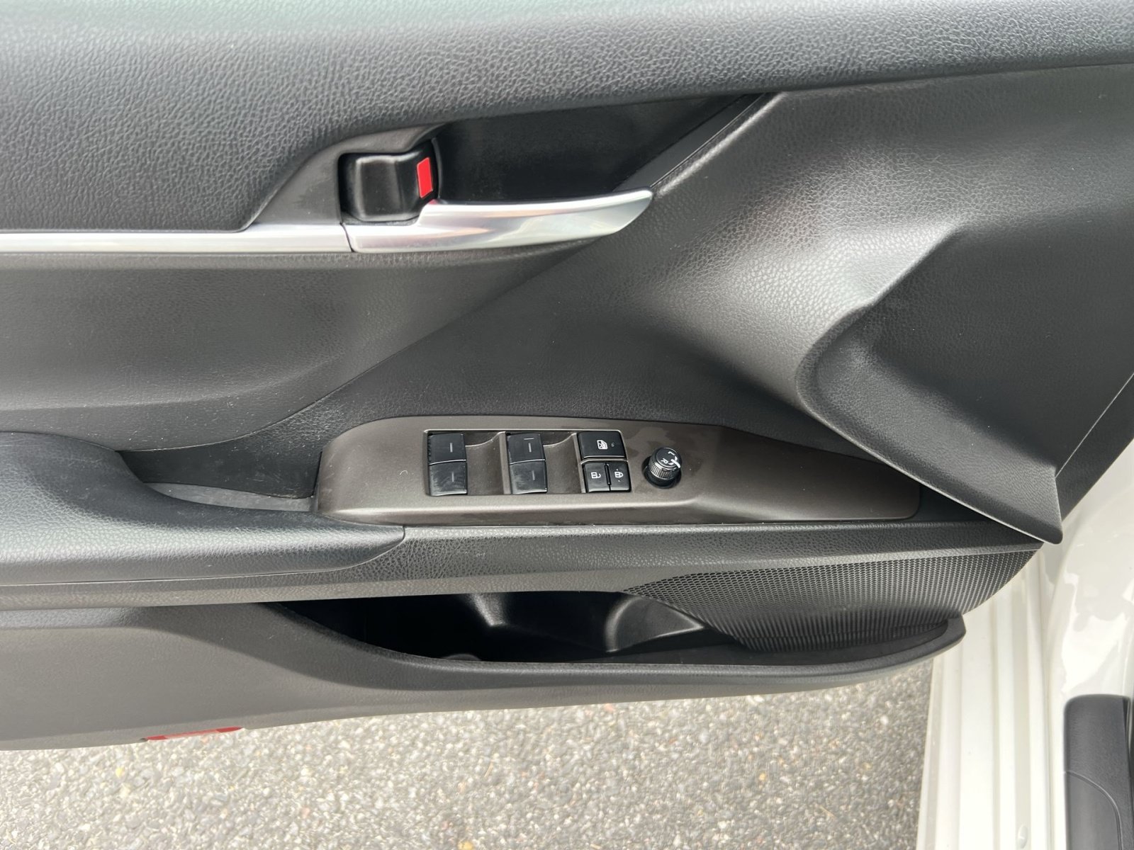 Used 2023 Toyota Camry SE w/ Cold Weather Package FWD image 15